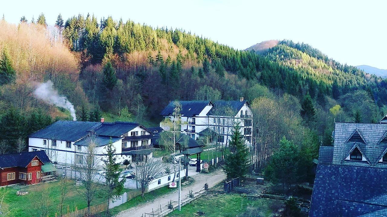 Casa Octavian Hotell Sucevita Exteriör bild